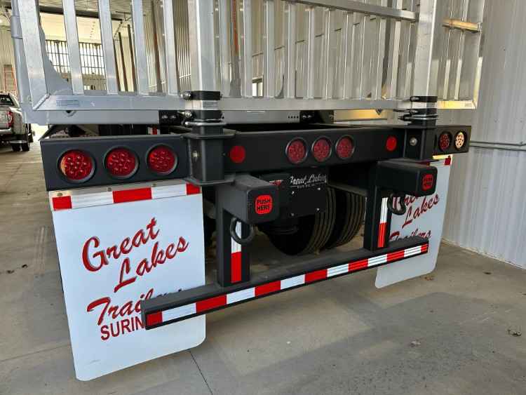 Great Lakes Tri Axle Crib Trailer