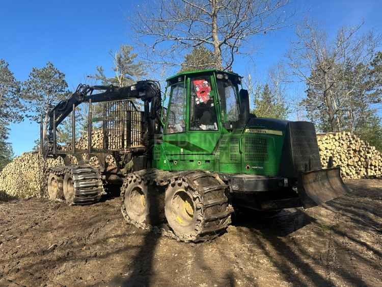 John Deere 1210E