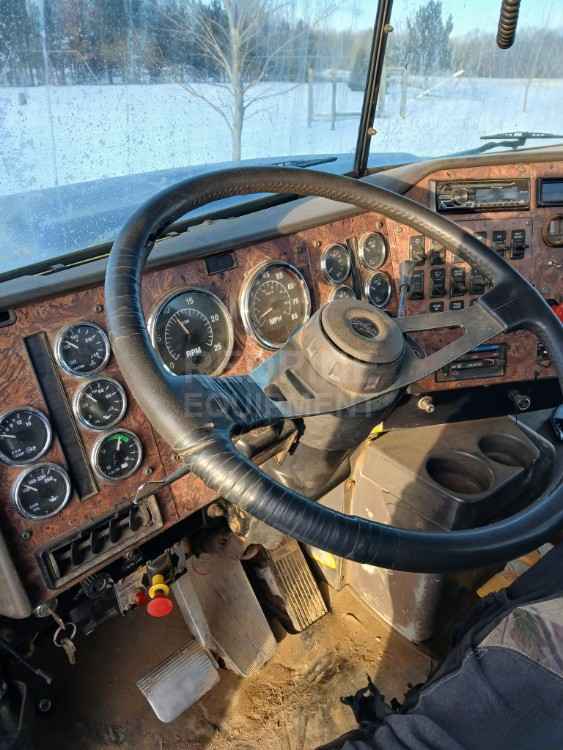 International 5000 Log Truck