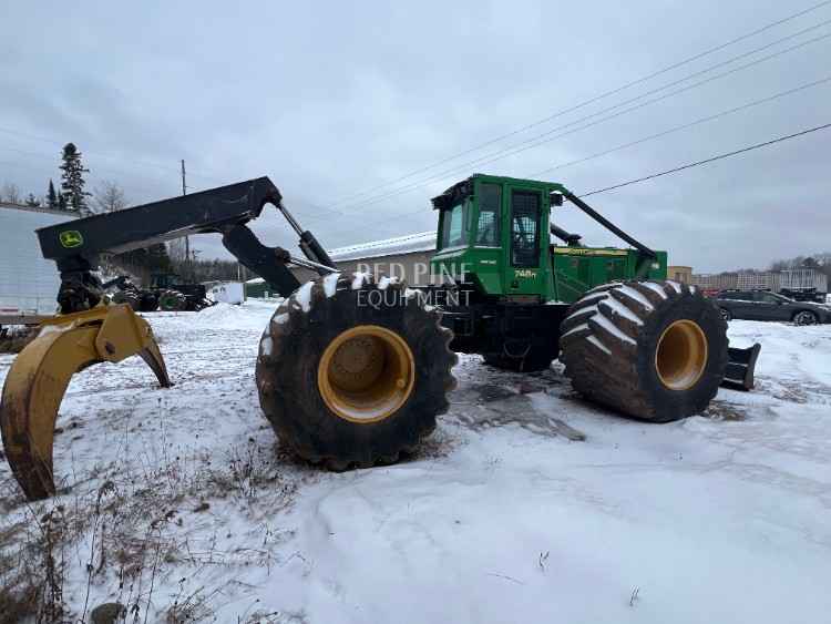 John Deere 748H