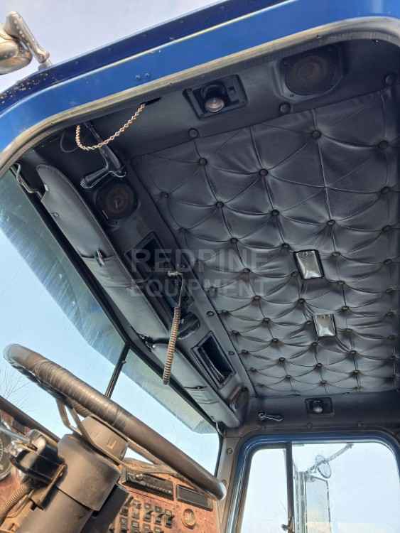 International 5000 Log Truck