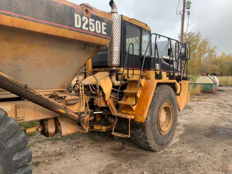 CAT D250E