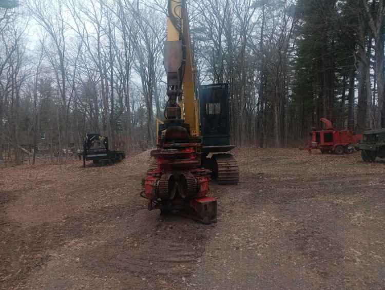 Komatsu 200 LC-7 with Waratah 622 B Harvesting Hea