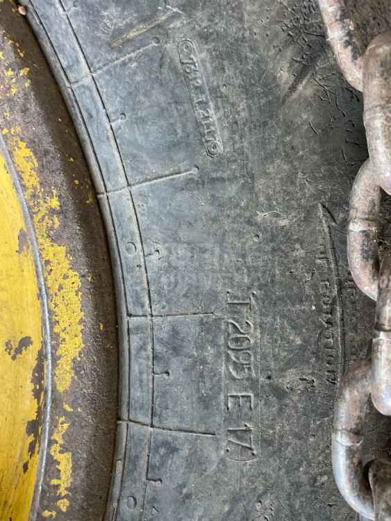 (4) 73x44.00-32 Flotation Tires