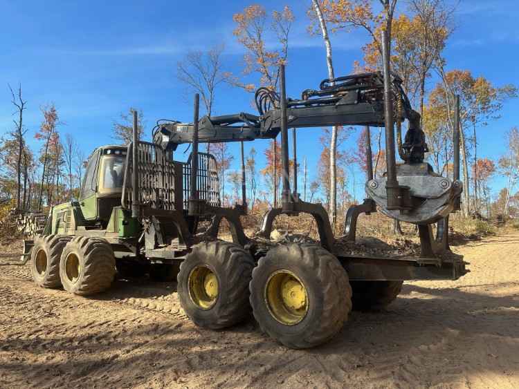 John Deere 1210E