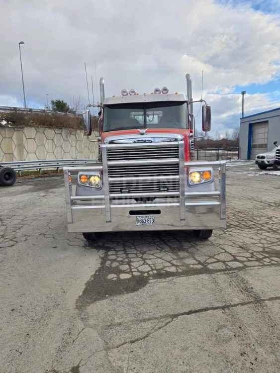 Freightliner 122SD