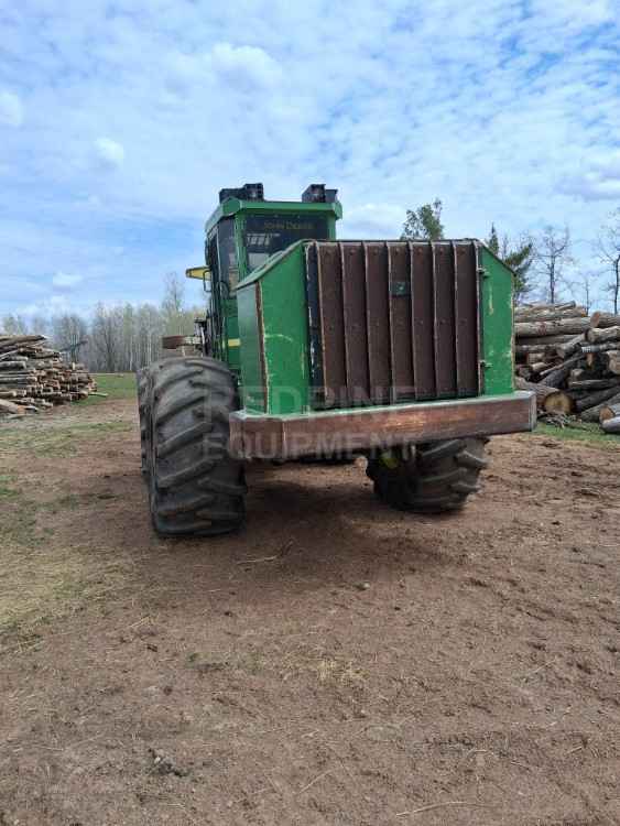 John Deere 843J 