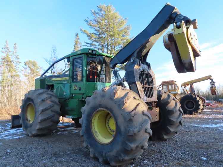 John Deere 748L