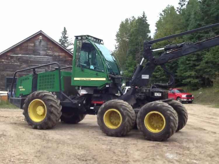 John Deere 1270D Harvester