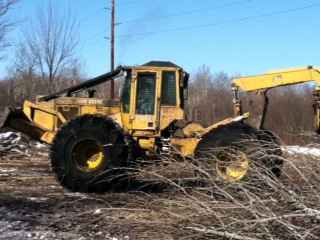 John Deere 748E