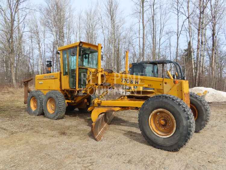 John Deere 770BH