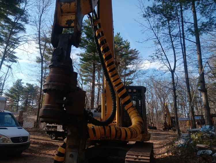 Komatsu 228 LC-7 with Log Max 7000XT