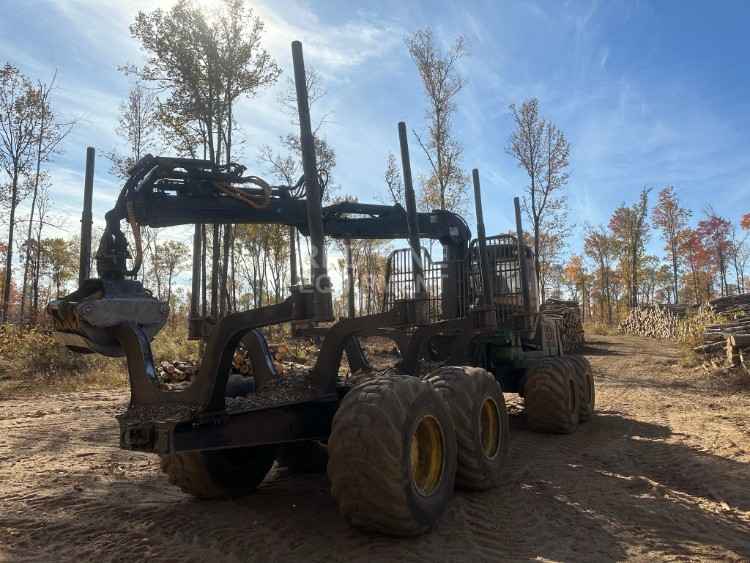 John Deere 1210E