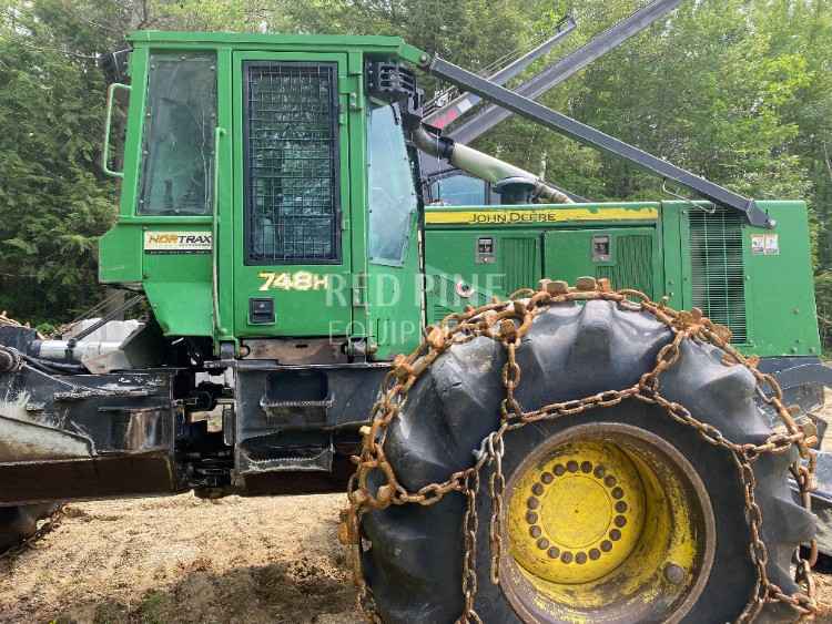 John Deere 748H 