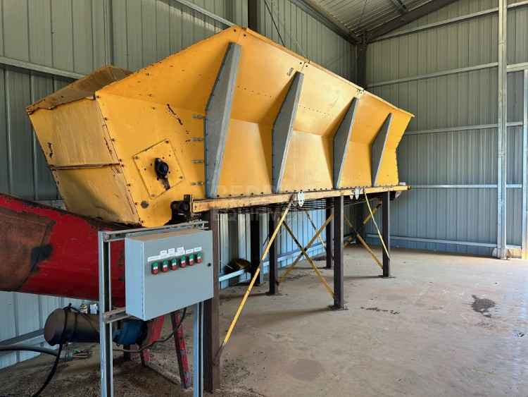Sawdust Bin & Conveyor