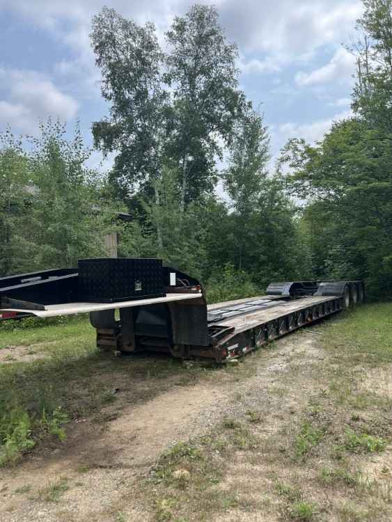 2015 Towmasters T-110DTG 55 Ton Lowboy