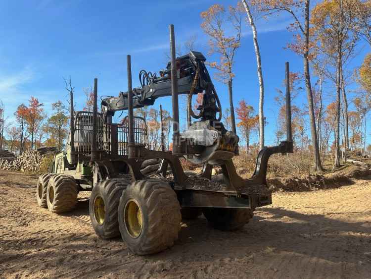 John Deere 1210E