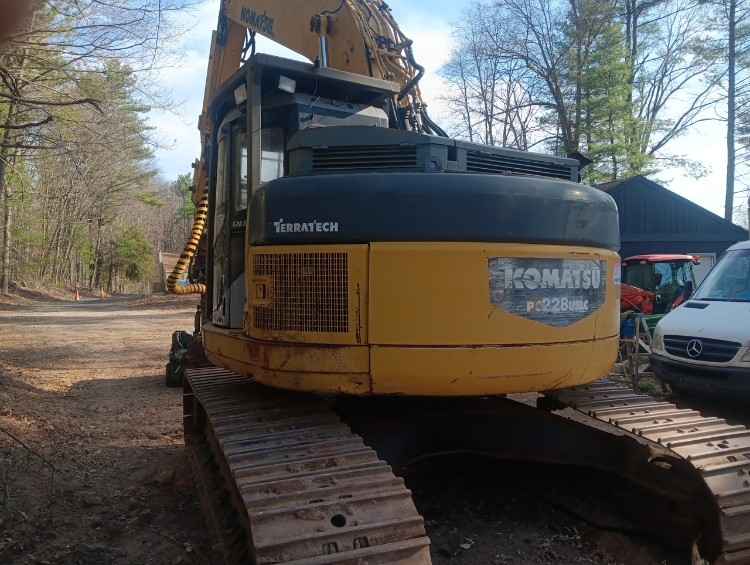 Komatsu 228 LC-7 with Log Max 7000XT