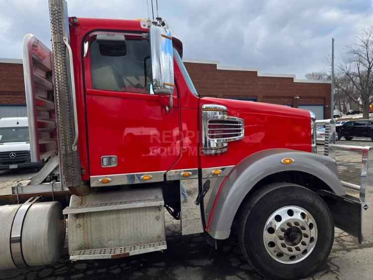 Freightliner 122SD