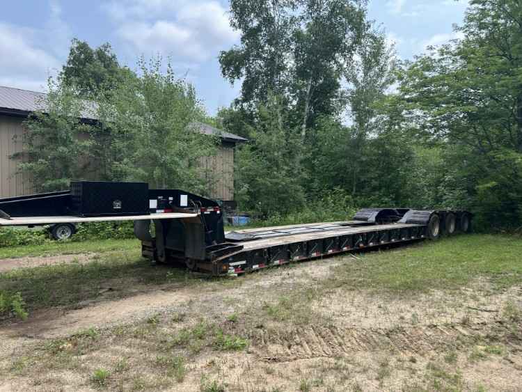 2015 Towmasters T-110DTG 55 Ton Lowboy