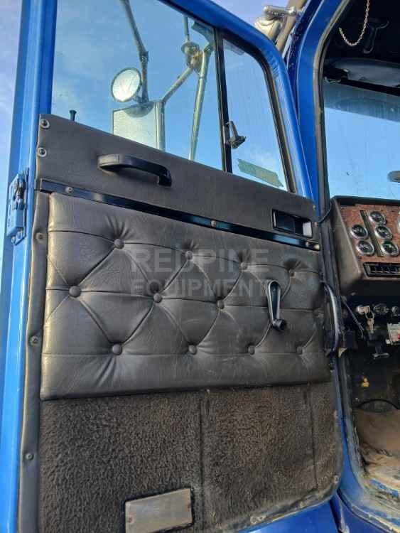 International 5000 Log Truck