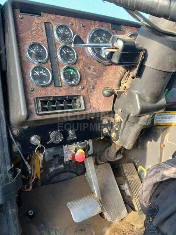 International 5000 Log Truck