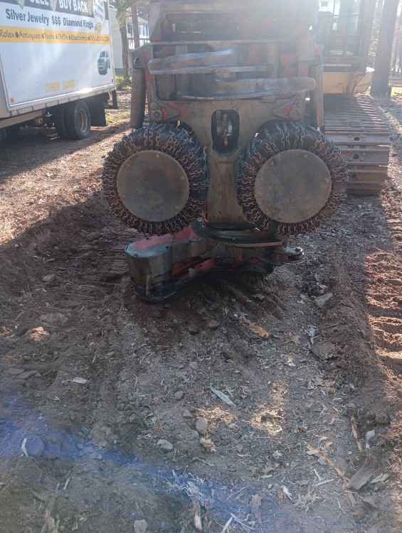 Komatsu 228 LC-7 with Log Max 7000XT