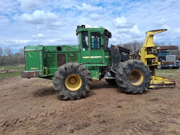 John Deere 843J 