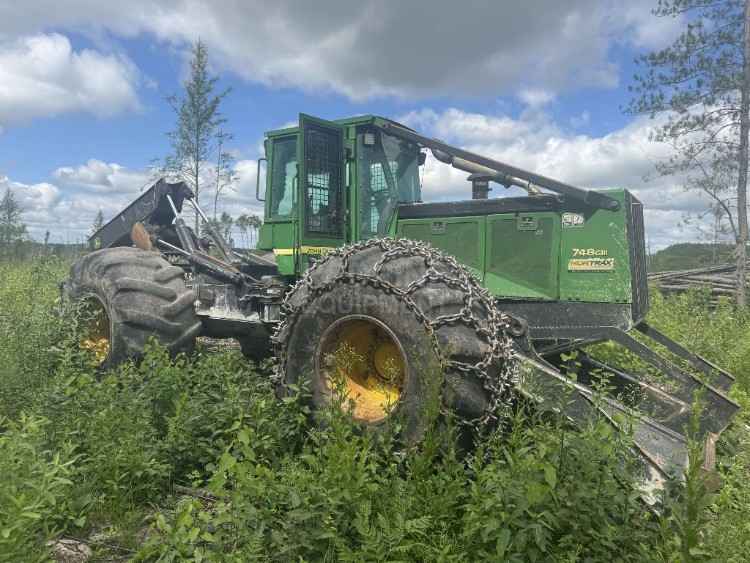 John Deere 748GIII