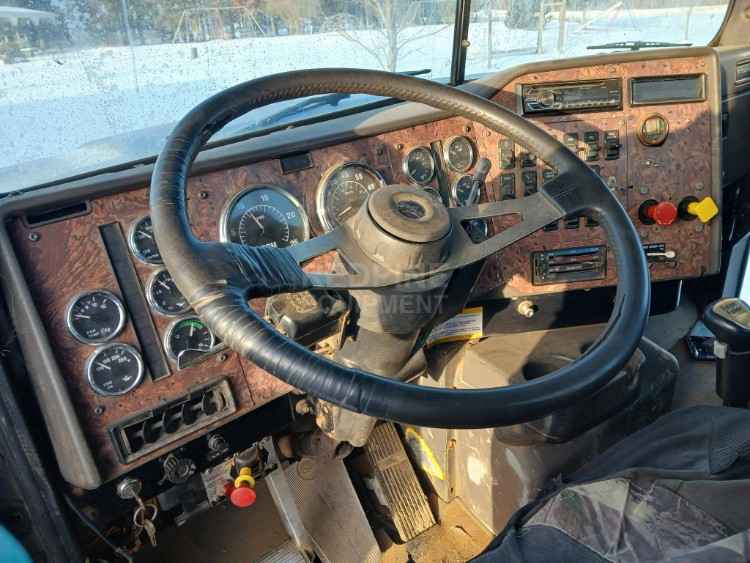 International 5000 Log Truck