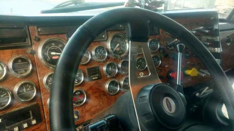 Peterbilt Semi Truck