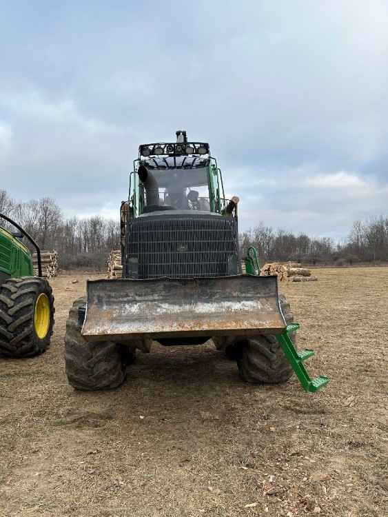 John Deere 1210E