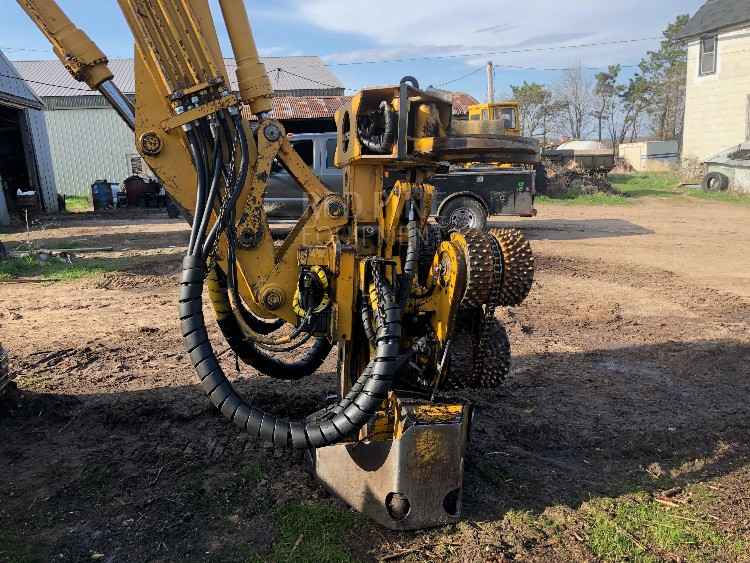 John Deere 490E