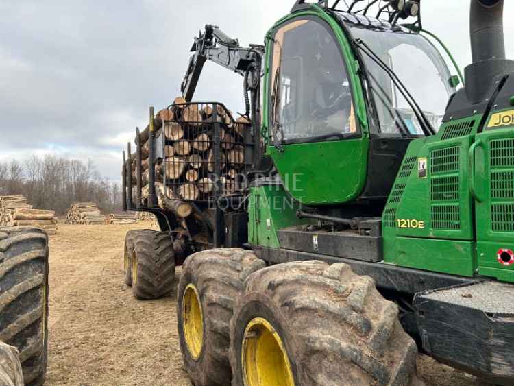 John Deere 1210E