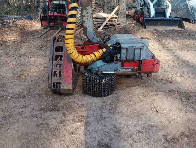 Komatsu 228 LC-7 with Log Max 7000XT